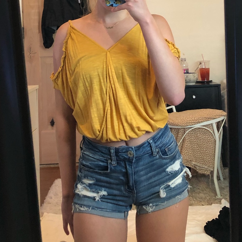 buckle t-shirt